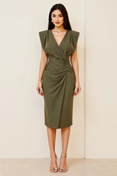 Olive Figurbetontes Midi Partykleid mit Rüschen und V-Ausschnitt